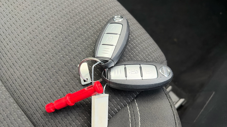 Nissan Qashqai 1.3 DiG-T MH Acenta Premium 5dr Petrol Hatchback